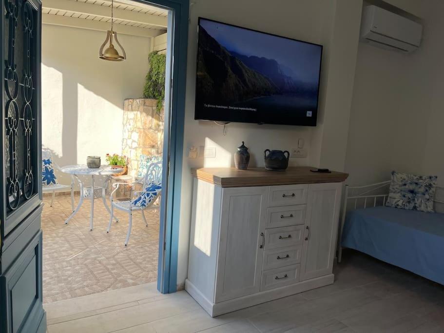 Casa Blue Flower - Bright & Breezy Home Fiskardo Exterior photo